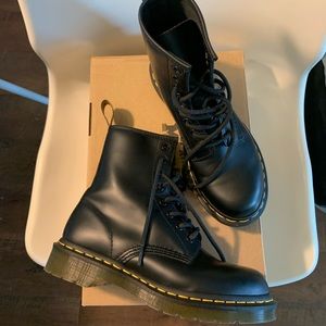 Dr. Marten 1460 Smooth💚 FREE SHIPPING 💚